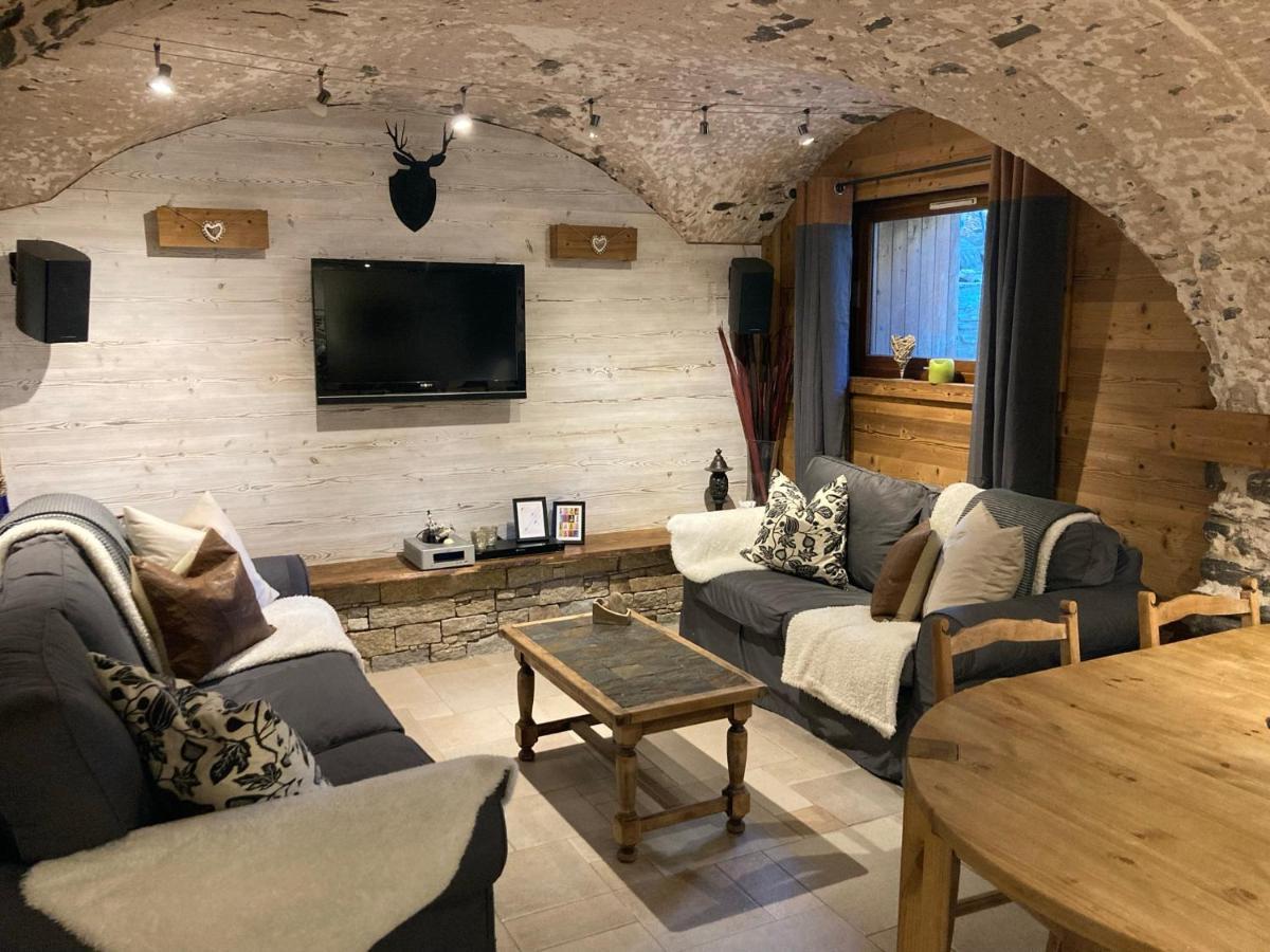 Two Bedroom Apartment La Voute, Chandon Near Meribel - Sleeps 4 Adults Or 2 Adults And 3 Children Les Allues Dış mekan fotoğraf